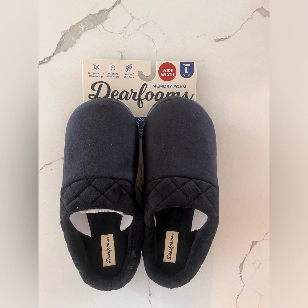 NWT Dearfoam slippers, Size L (9-10)